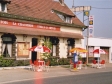 151-onderweg-in-frankrijk-met-9-wagens-eten-bij-truckstop-in-bapaume-1989
