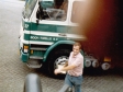215-appie-dokter-naast-de-verhuiswagen-1989-scania-27-bp-95-kj